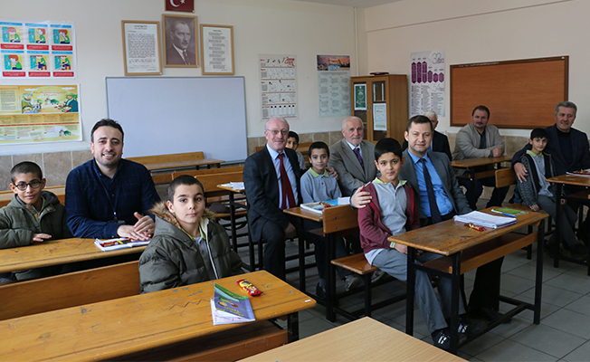 Kaymakam Demirer’den Serince Şehit Fahrettin Yavuz İmam Hatip Ortaokuluna ziyaret